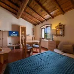 아파트 Al Castello - Elegante Residenz Mit Schwimmbad By Interhome *